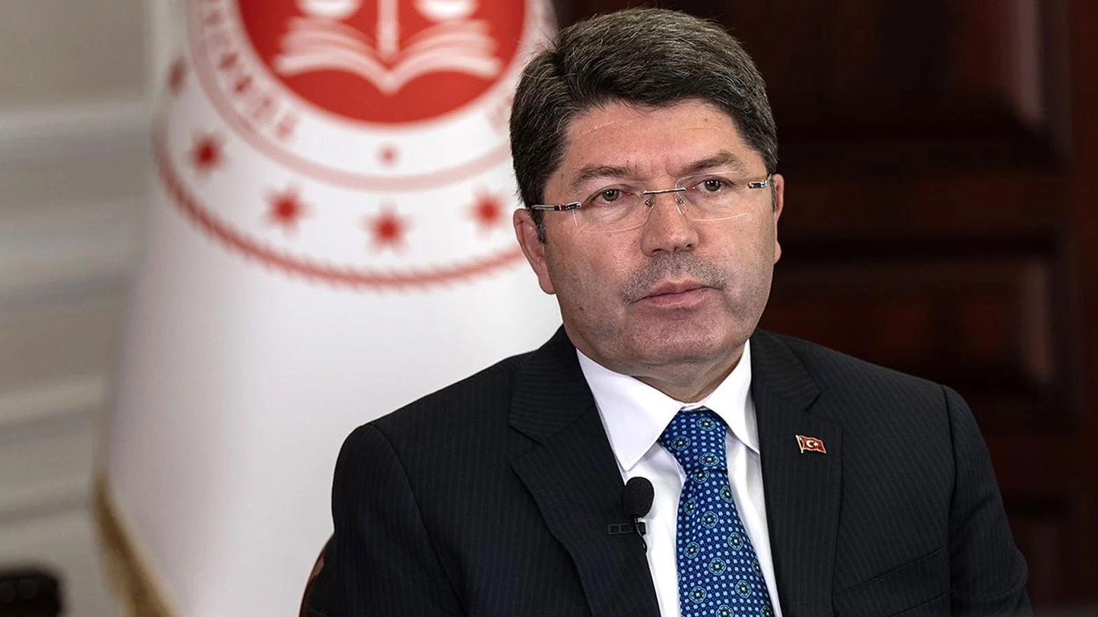 Soruşturma başlatıldı! Bakan Tunç: Bayrağımıza yönelik gerçekleştirilen alçak girişimi lanetliyorum