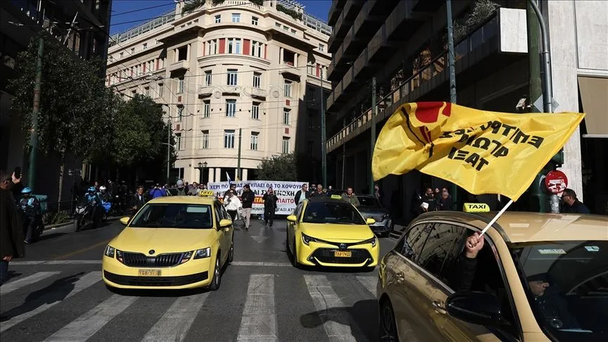 Atina'da taksiciler 3 günlük greve gitti