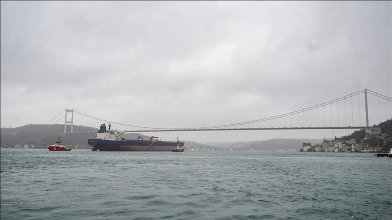 İstanbul Boğazı'nda Gemi Trafiği Askıya Alındı