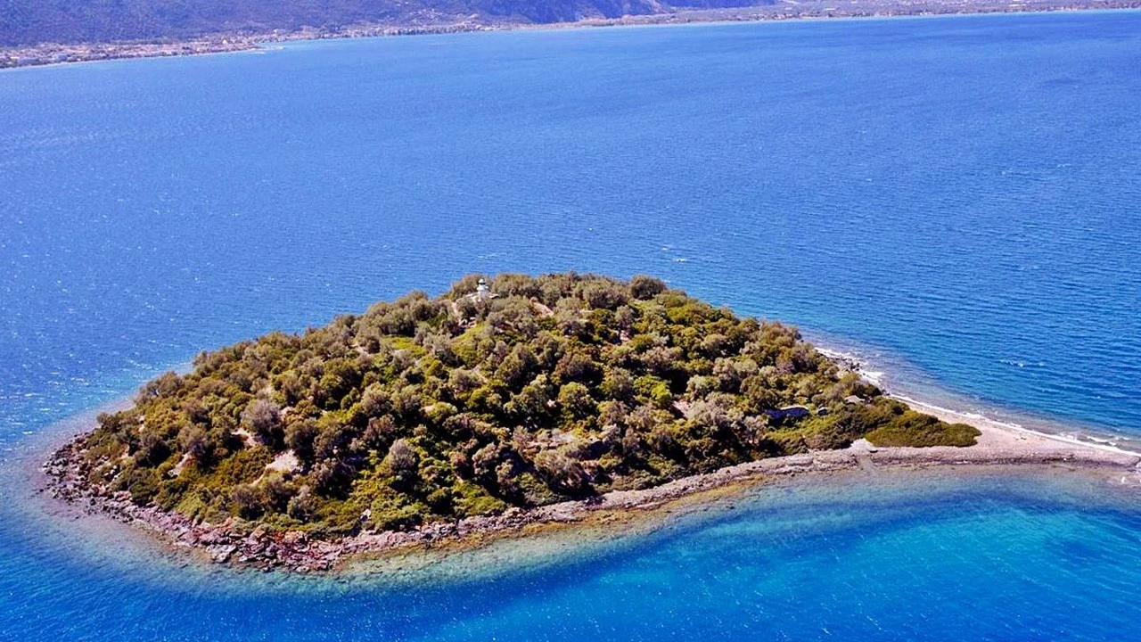 Yunanistan'da 3 Plajlı Ada Satışa Çıkarıldı: İşte İstenen Fiyat...