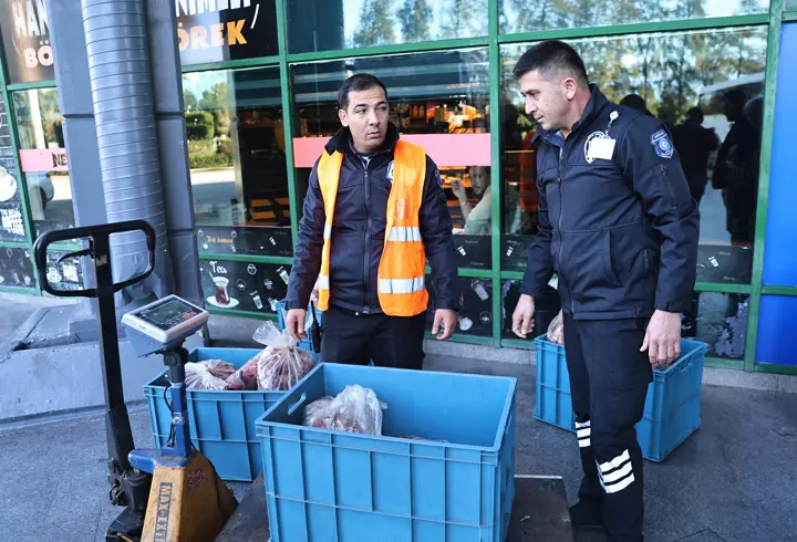 Otogarda usulsüz taşınan 270 kilo ete el konuldu