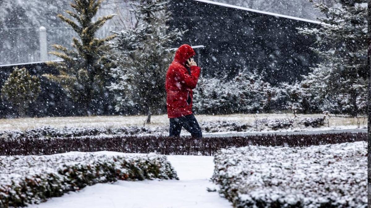Meteoroloji'den 9 İl İçin Kuvvetli Yağış Uyarısı: Ege'de Sağanak, Kütahya'da Kar Bekleniyor