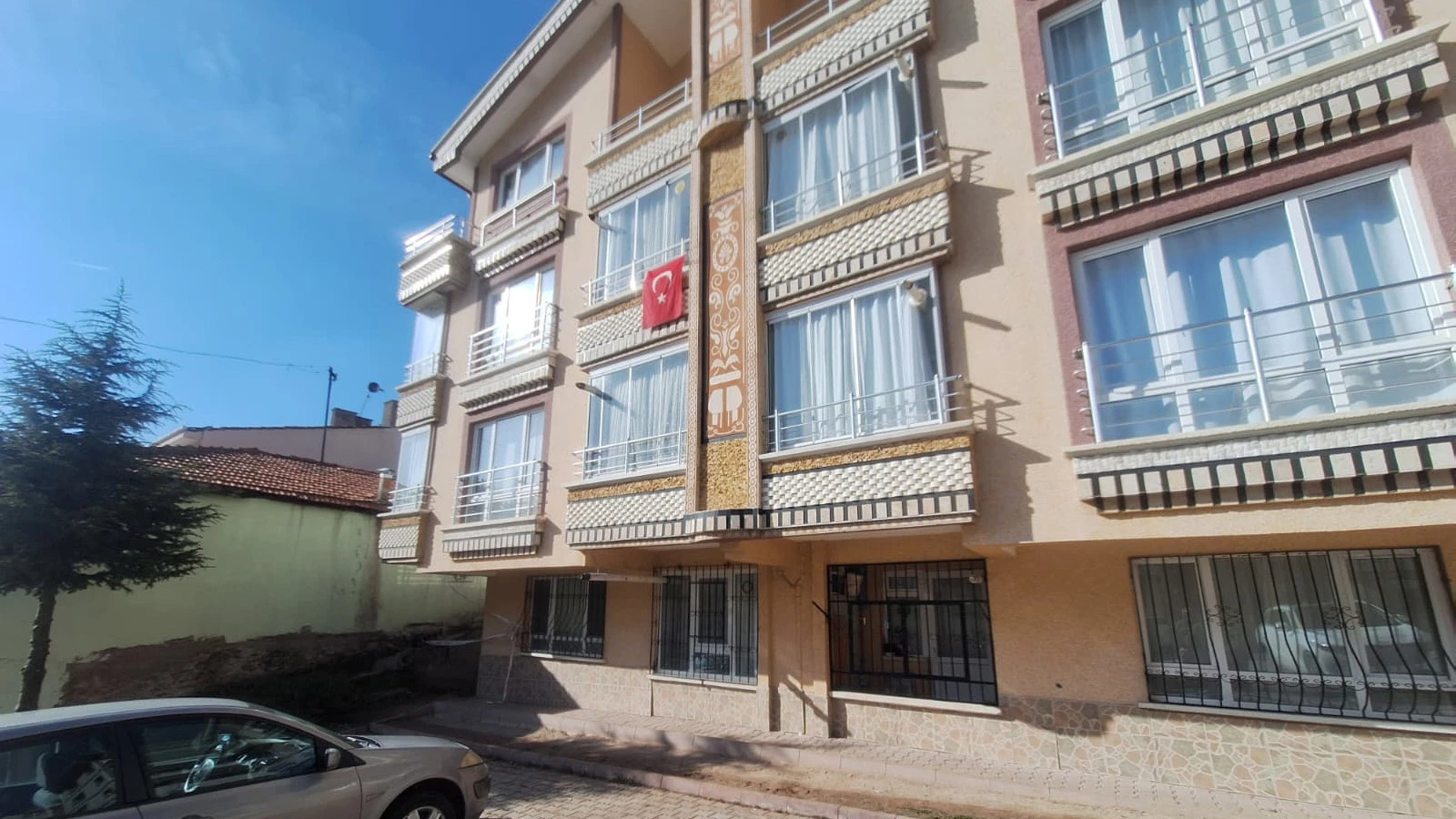 Ankara’da toprak kayması paniği: Binalar tahliye edildi