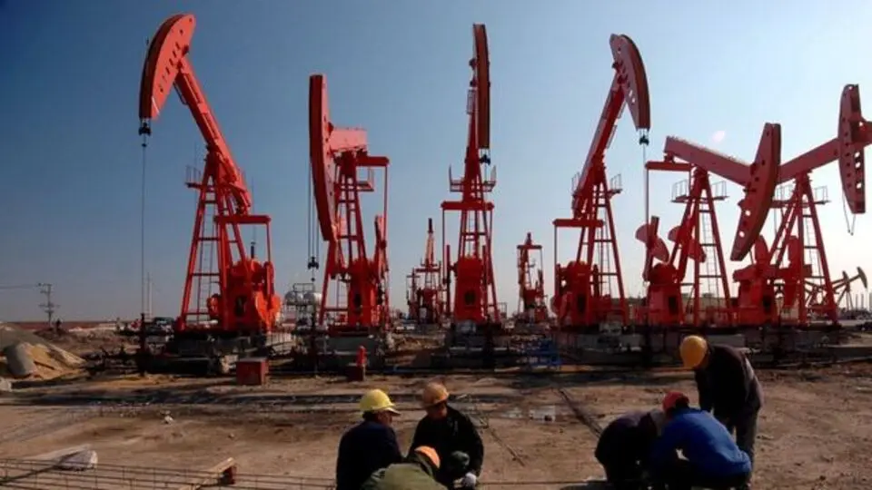 Petrol, Trump’ın İran kararını beklerken dalgalı seyrediyor