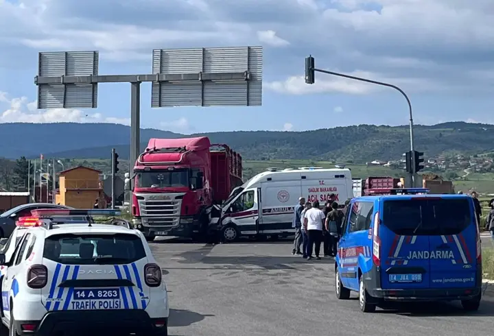 Başsavcının bulunduğu ambulans, kazaya karıştı; 8 yaralı