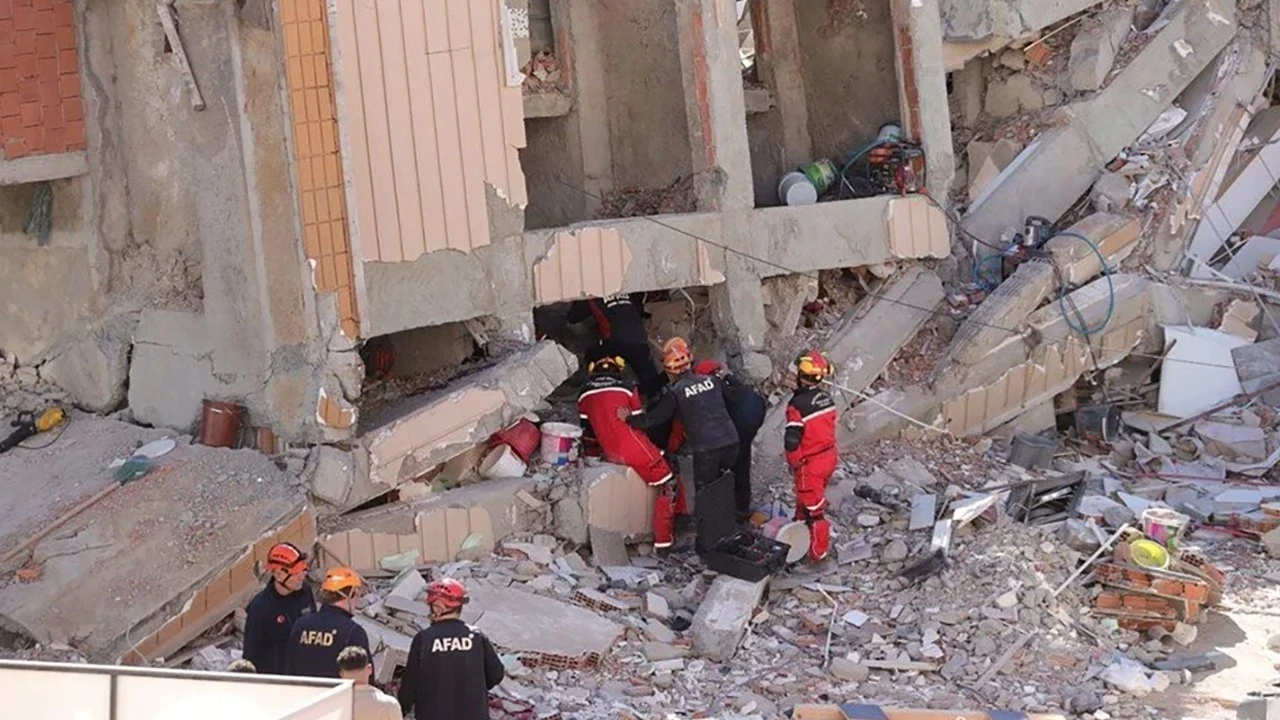 Gebze'de 40'ın üzerinde uzman bölgede inceleme yapıyor