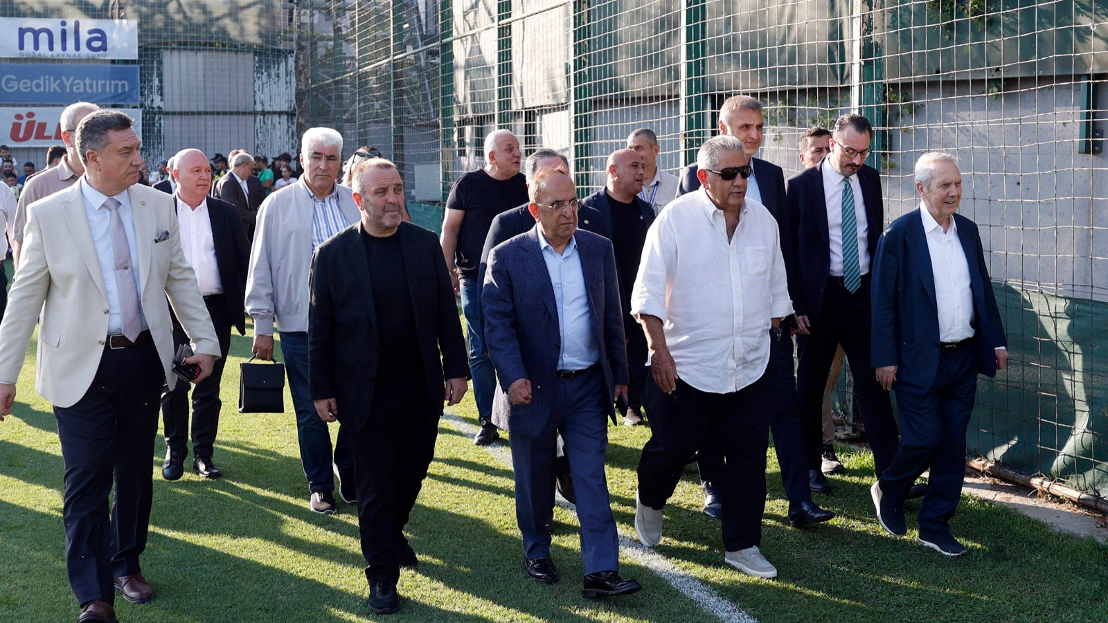 Aziz Yıldırım Samandıra'ya çıkarma yaptı! İsmail Kartal ve futbolculara güven tam