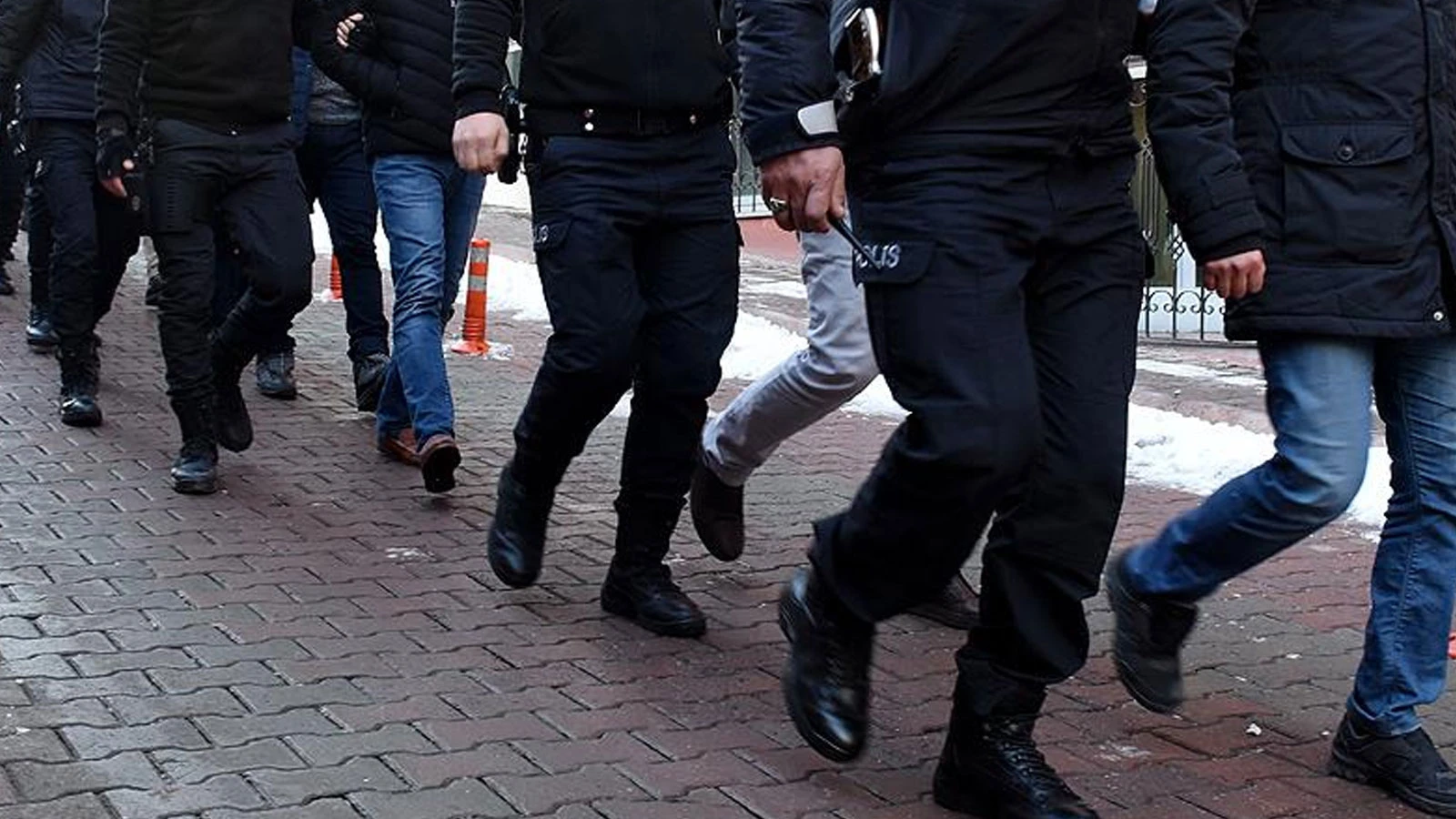 FETÖ/PDY mensubu 13 şüpheli hakkında gözaltı kararı