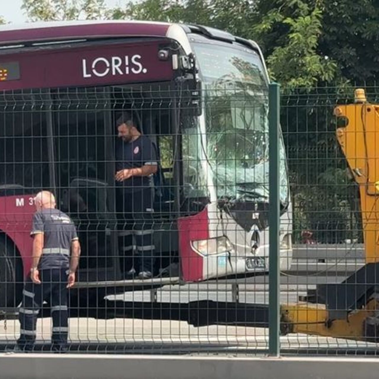 Esenyurt'ta metrobüs kazası! Yolcular tahliye edildi