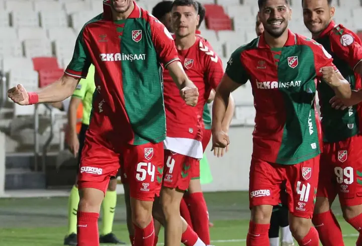 Karşıyaka'da alkışlar defansa