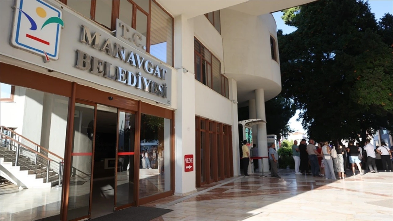 Manavgat Belediye Başkan Yardımcısı Gülsüm Özer görevinden istifa etti