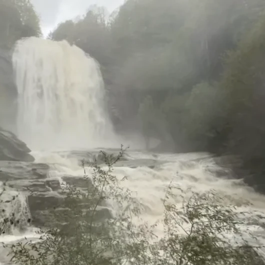 Bursa'da Sağanak Yağış Sonrası Suuçtu Şelalesi Coştu: Niagara'yı Aratmayan Görsel Şölen