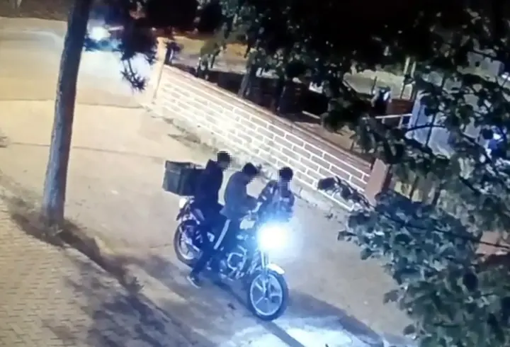 Motosikletli Uyuşturucu Satıcıları Kamerada