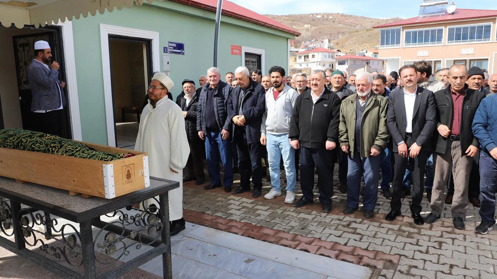 Gümüşhane'de annesinin tabutu başında kalp krizi geçiren kadın öldü