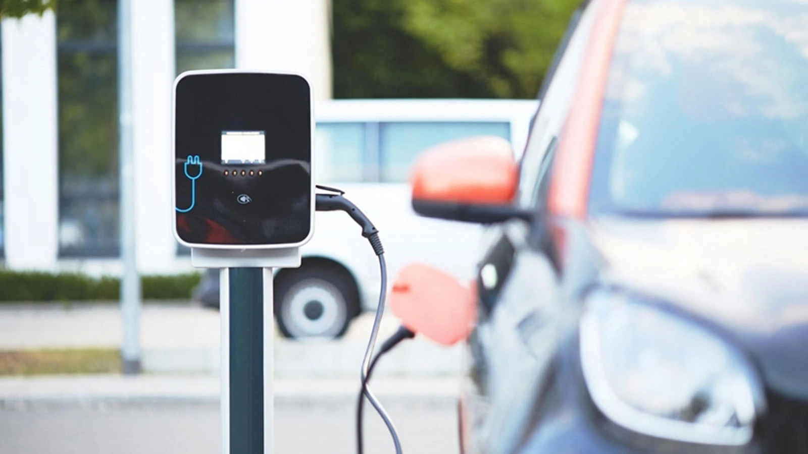 Elektrikli araçlar günlük 1.7 milyon varil petrol tüketimini önledi