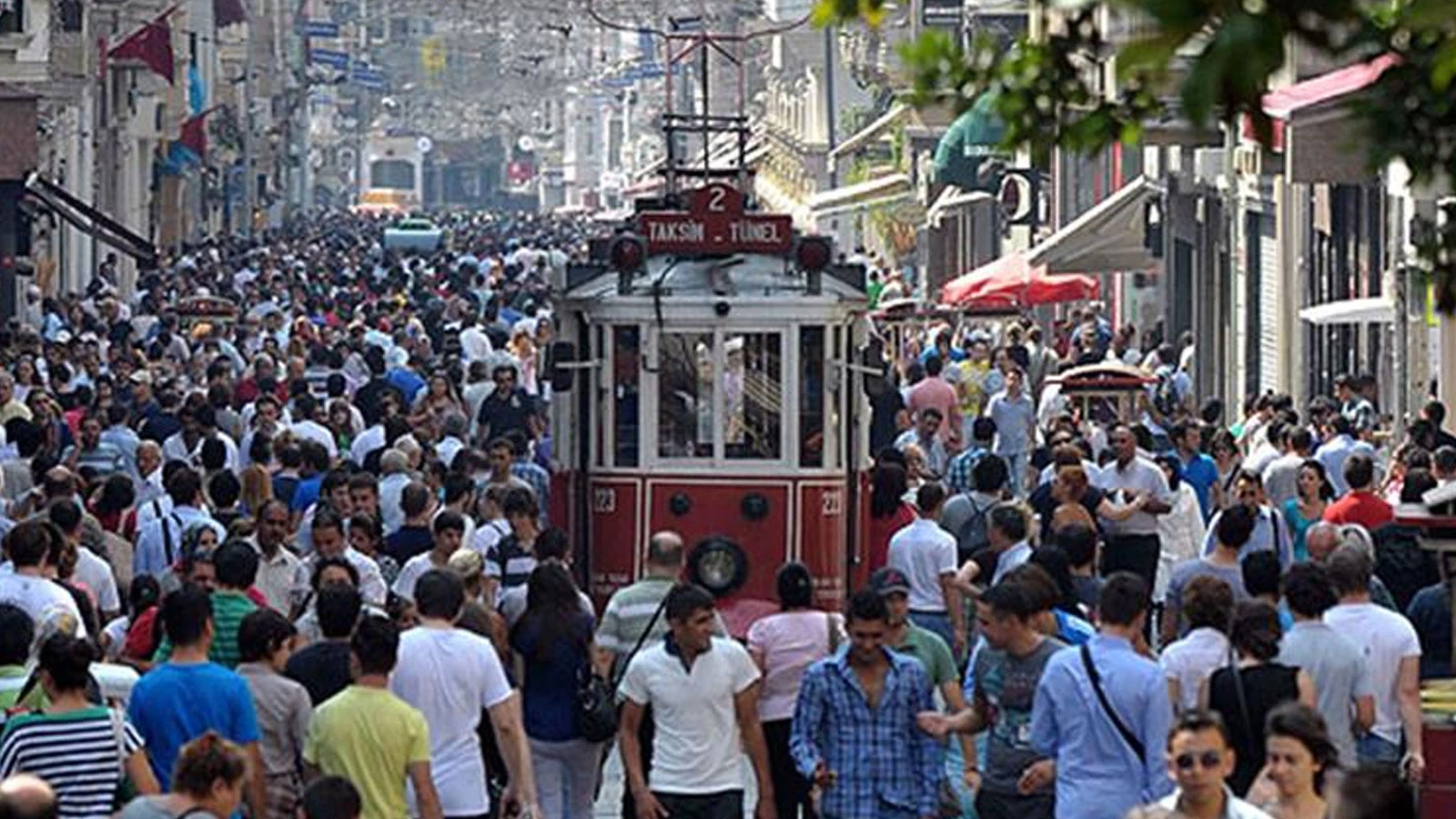 Nostaljik insanlar daha kalıcı dostluk kuruyor