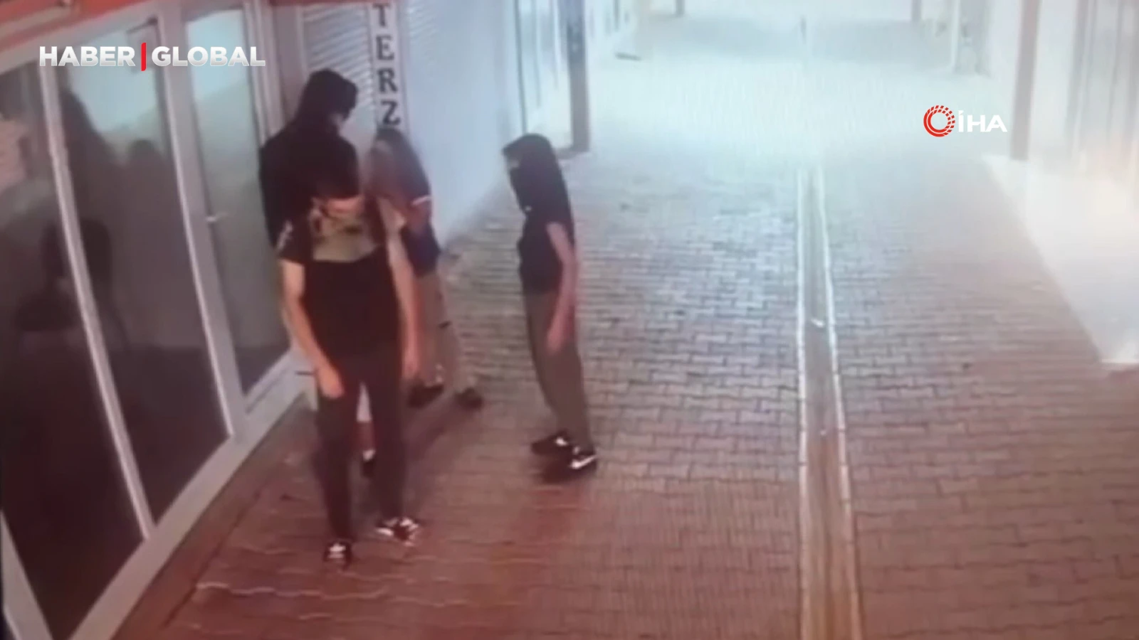 Kameralara el hareketi çeken ‘pişkin’ hırsız Türk polisinden kaçamadı