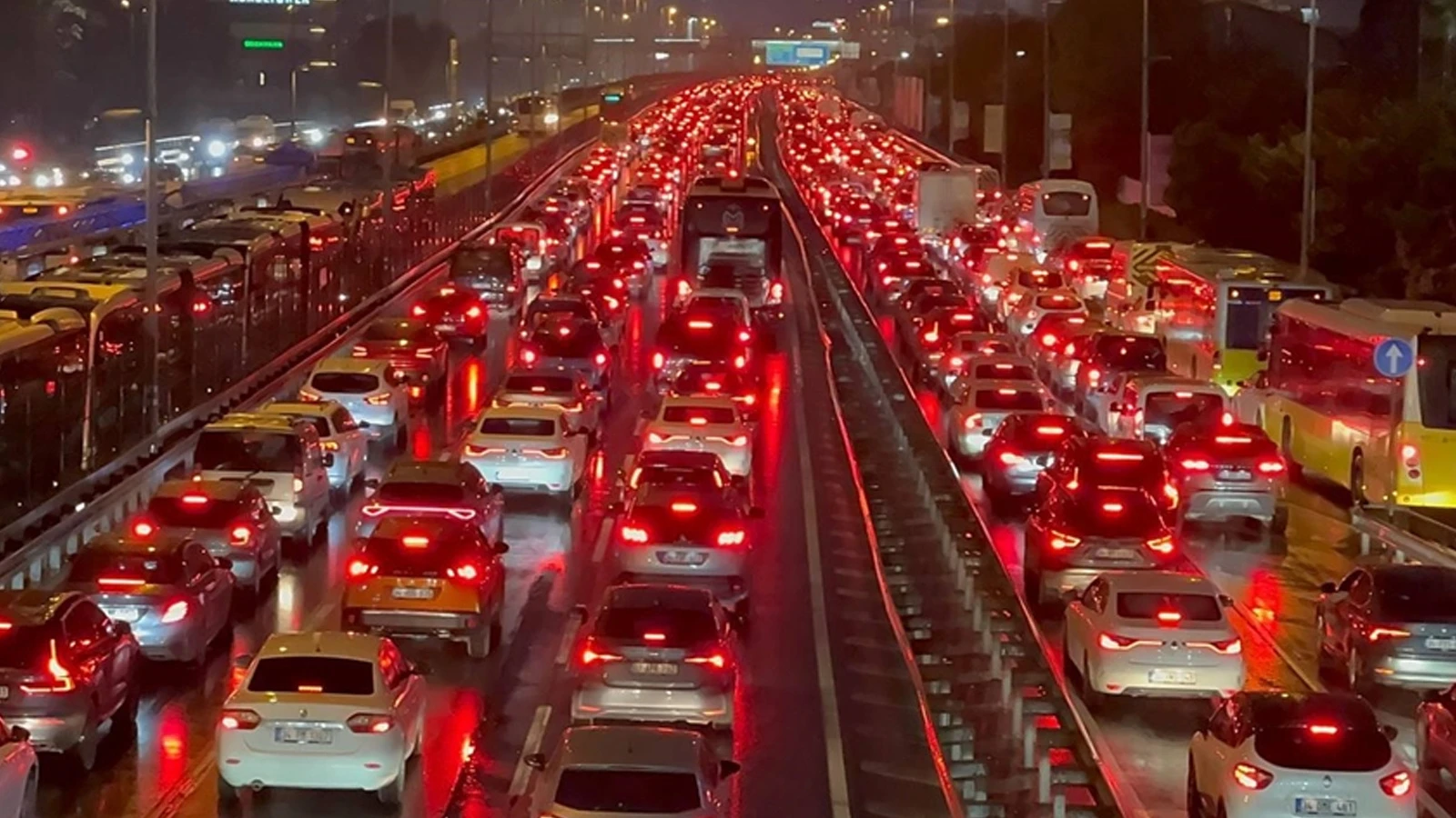 İstanbul’da trafik yoğunluğu yüzde 83’e ulaştı