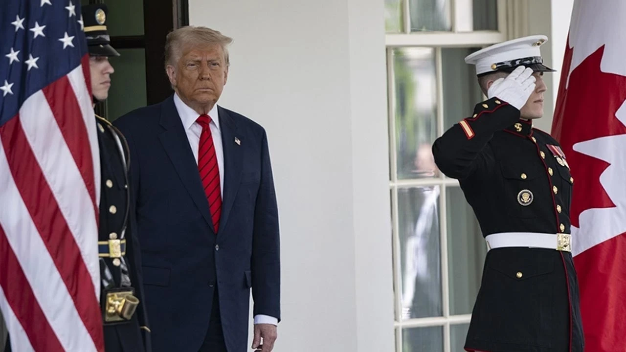 Trump, Kanada'ya uygulanan tarifeyi yüzde 10 artıracağını açıkladı