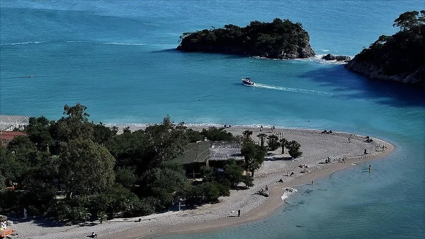 Fethiye'de Ölüdeniz'in rengi turkuaza döndü