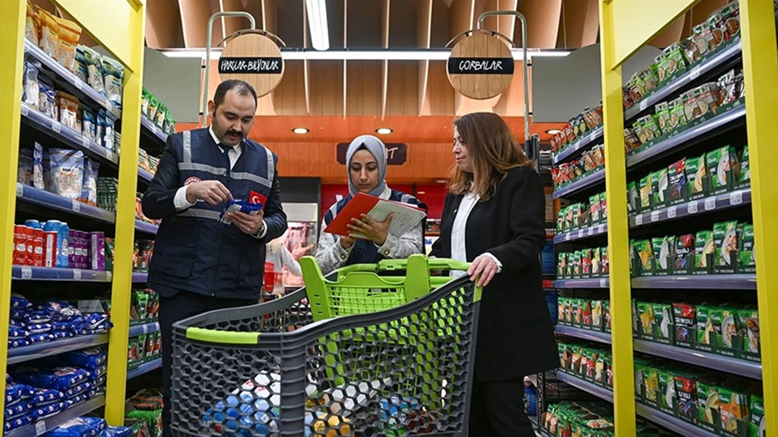 Ticaret Bakanlığı Ramazan Bayramı öncesi marketlerde denetim yaptı