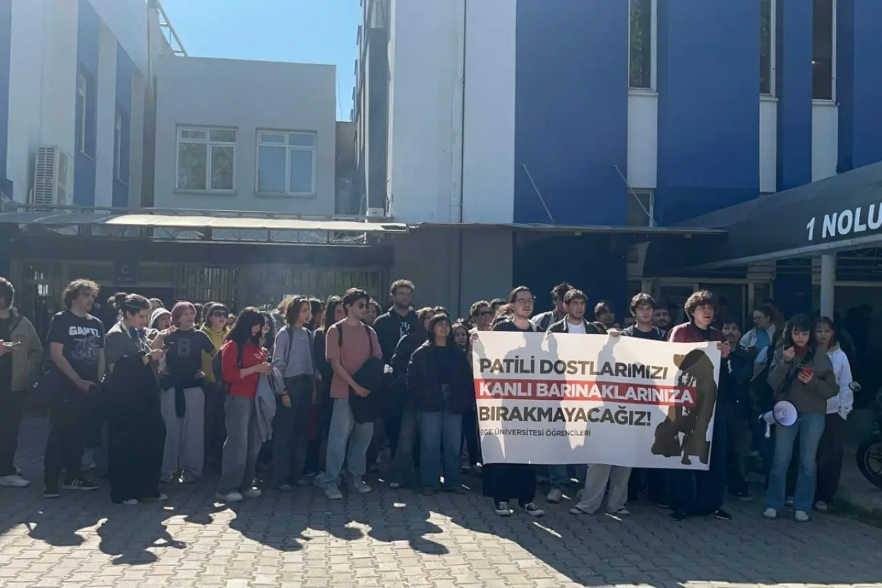 Ege Üniversitesi Öğrencilerinden Köpeklerin Toplatılmasına Tepki: 'Patili Dostlarımızı Kanlı Barınaklarınıza Bırakmayacağız'
