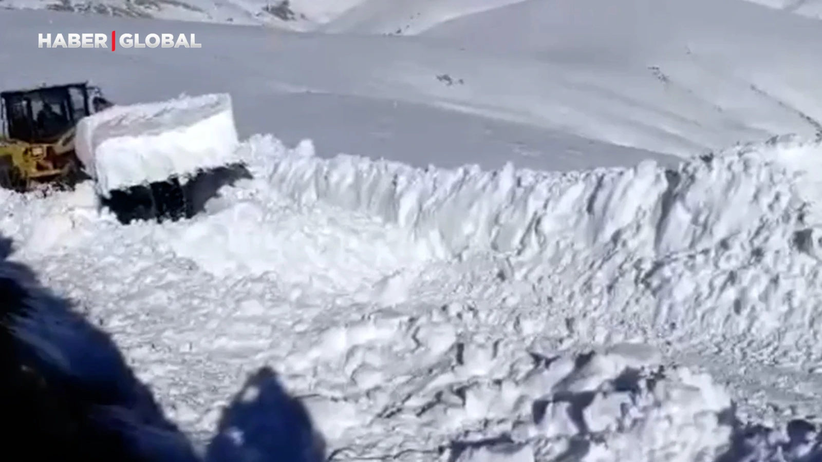 Şırnak’ta karla mücadele devam ediyor: "Hazırız, bu yıl kış çok sert geçecek gibi"
