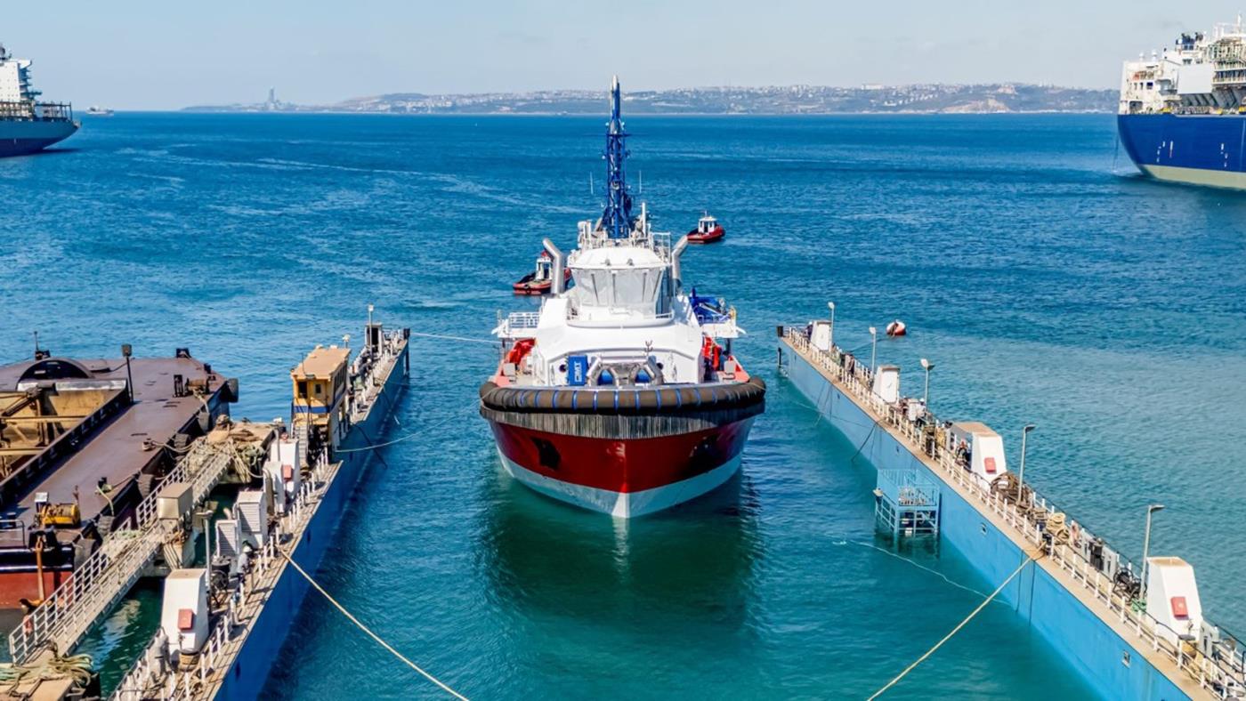 Türk Sanmar’dan dünyada ilk: Metanol yakıtlı römorkör suya indirildi