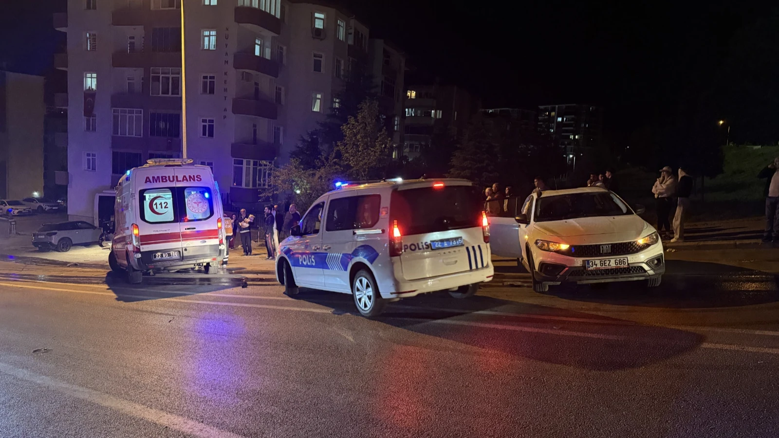 Edirne'de otomobil ile hafif ticari araç çarpıştı: Anne ve bebeği yaralandı