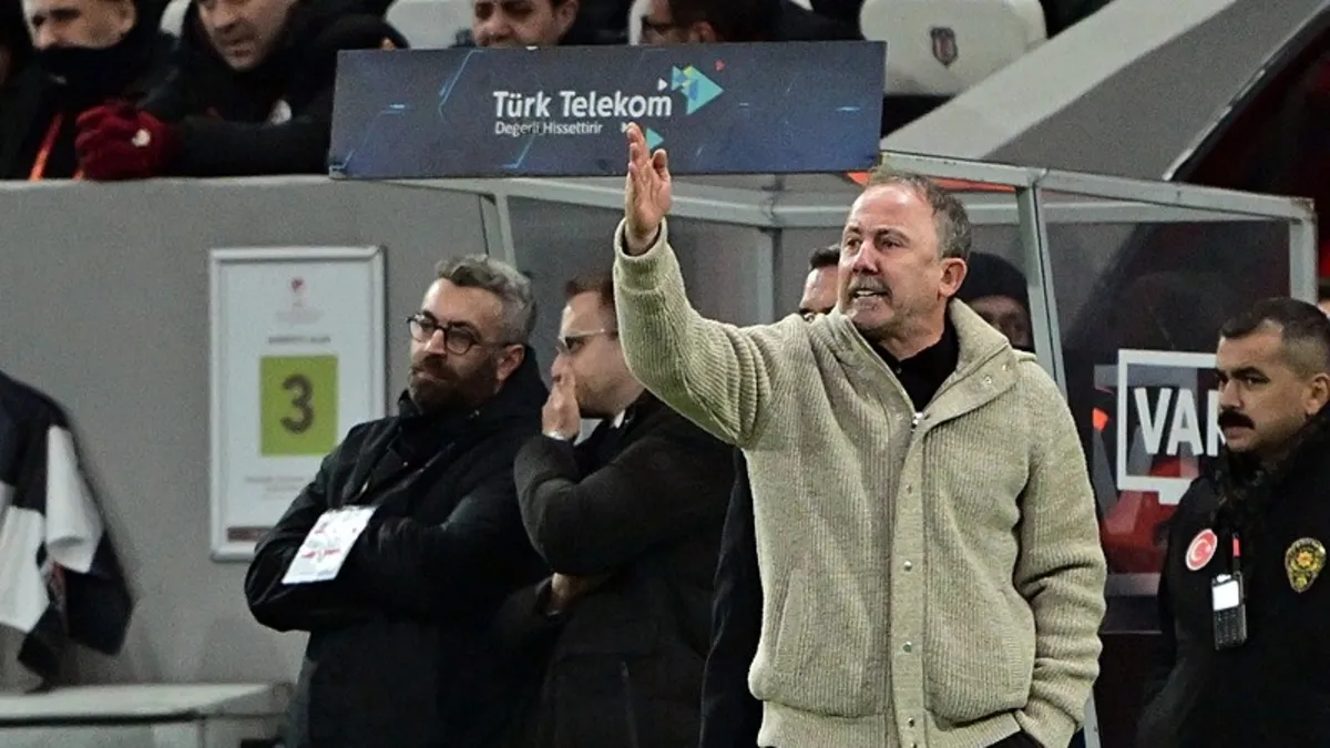Sergen Yalçın'dan derbi sonrası hakem ve VAR tepkisi!