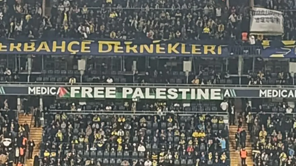 Fenerbahçe taraftarından "Özgür Filistin" pankartı!