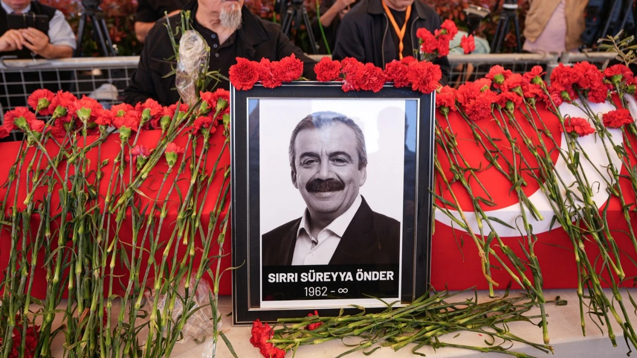Sırrı Süreyya Önder'e veda: Son yolculuğuna uğurlanıyor
