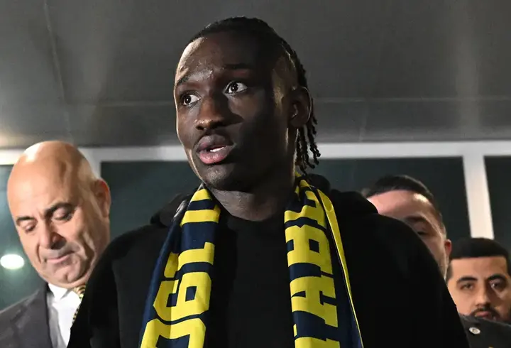 Fenerbahçe'nin yeni golcüsü Sidiki Cherif, ailesiyle birlikte İstanbul'a geldi