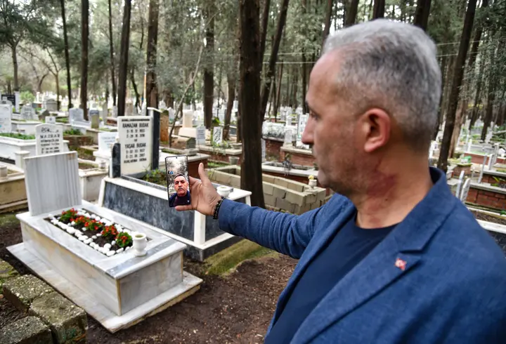 Sevgililer Günü'nde, çiçekle süsletilen mezara dijital ziyaret
