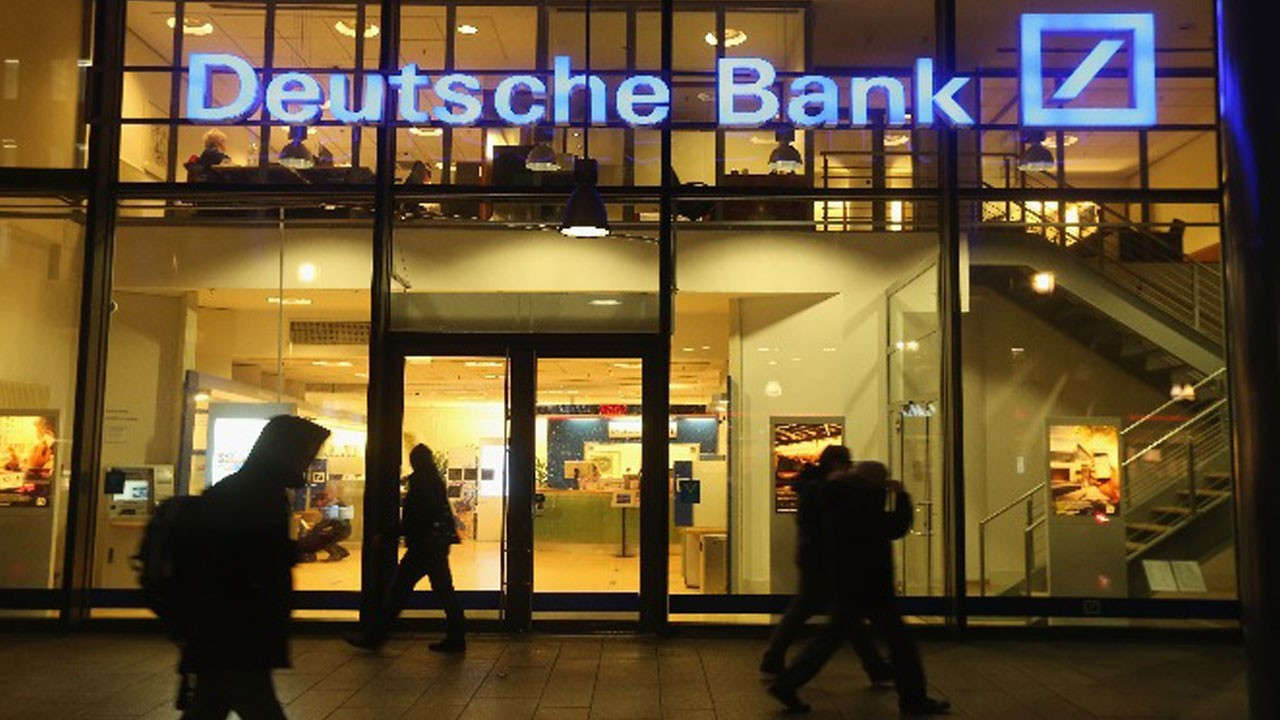 Deutsche Bank’tan radikal karar! 2 bin kişi işten çıkaracak!
