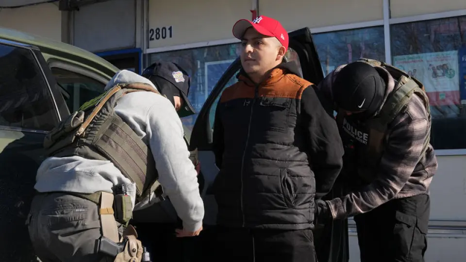 ICE'nin tutuklama hedefine ulaşamaması hapishane hisselerini düşürdü