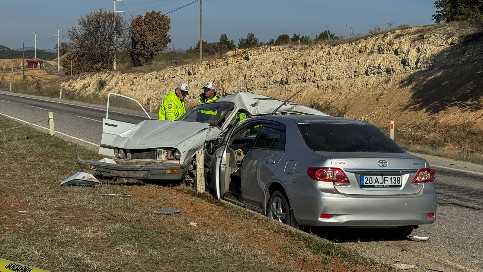 Uşak'ta iki otomobil çarpıştı; yaşlı çift hayatını kaybetti