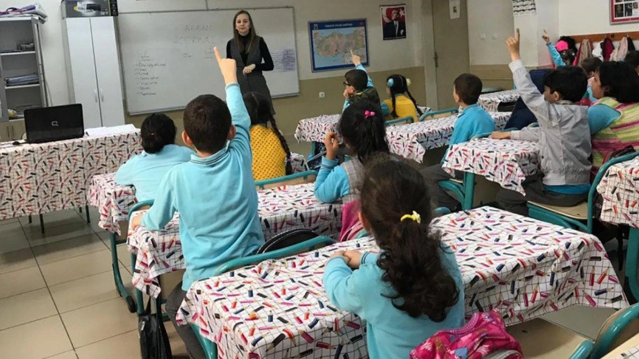 İlk mola için geri sayım... Okul ara tatil ne zaman, hangi tarihte başlıyor?