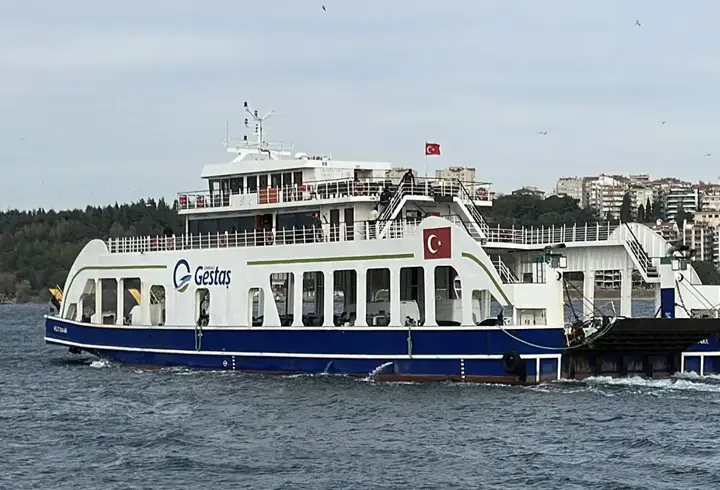 Bozcaada ve Gökçeada’da feribot seferlerine fırtına engeli