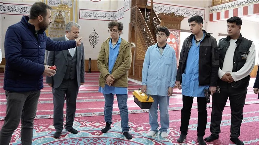 Meslek lisesi öğrencileri ramazanda camilerin bakım ve onarımını yapıyor
