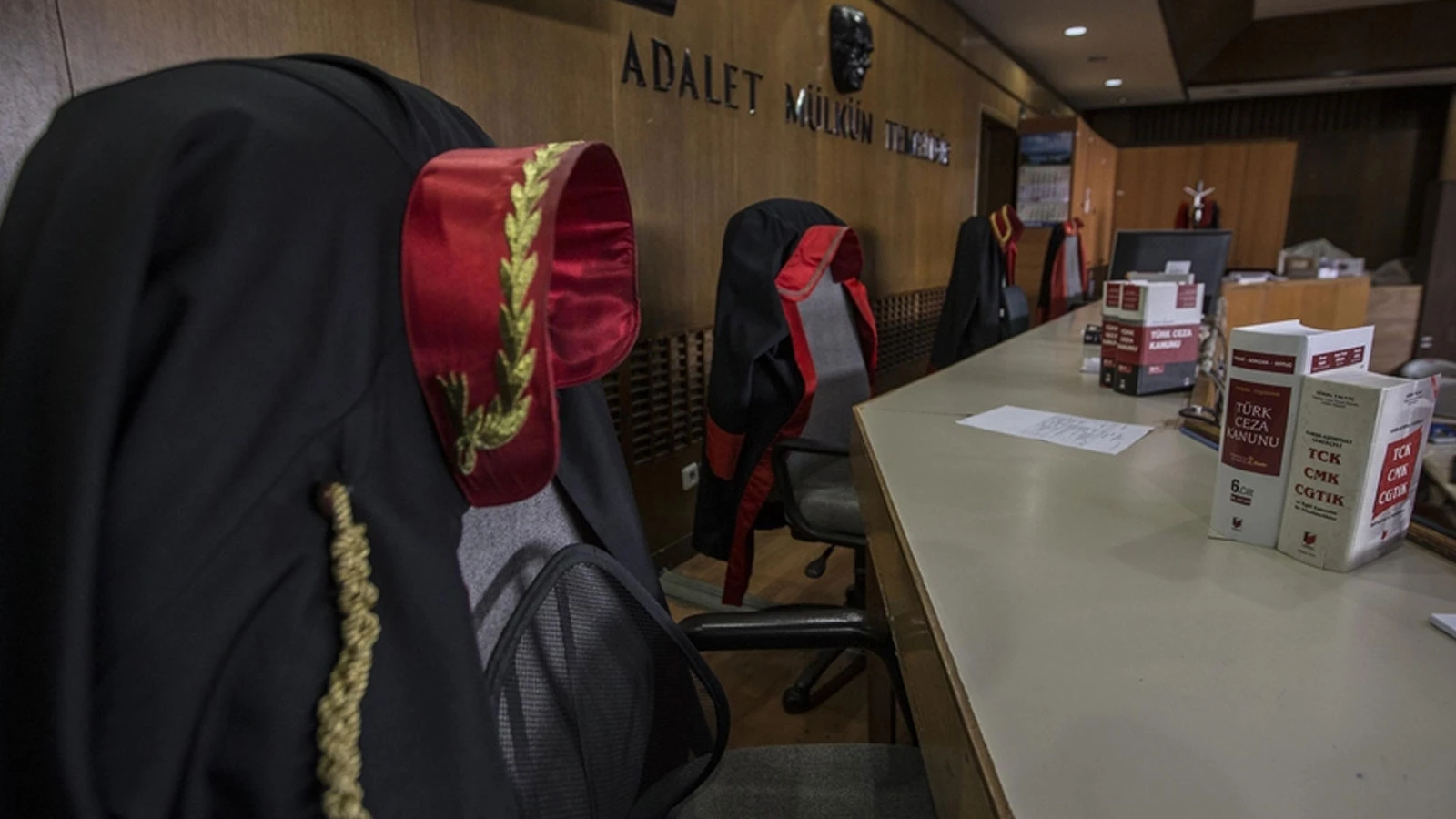 Eşini kablo ile bağlayıp bıçaklayan kocaya 46 yıl hapis talebi