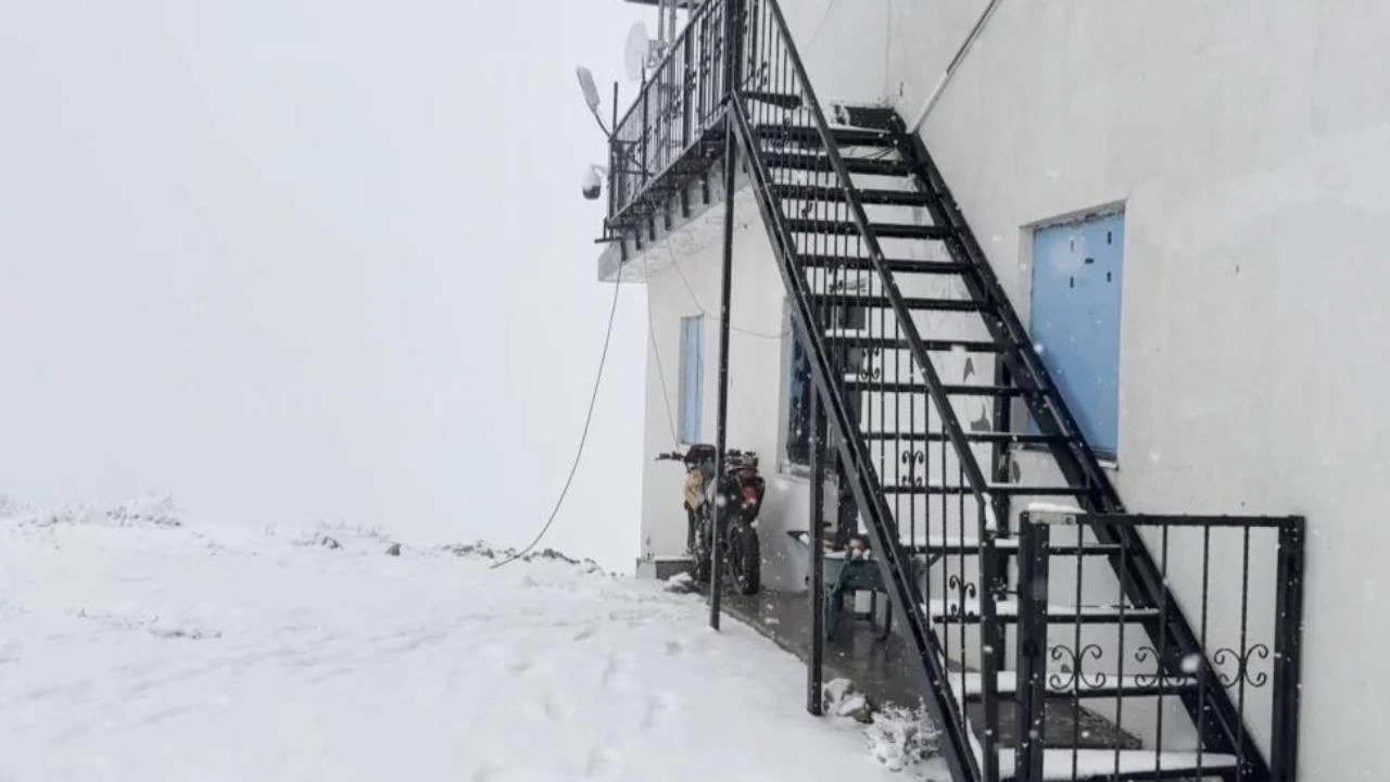 Kış Erken Geldi: Mevsimin İlk Karıyla Beyaza Büründü
