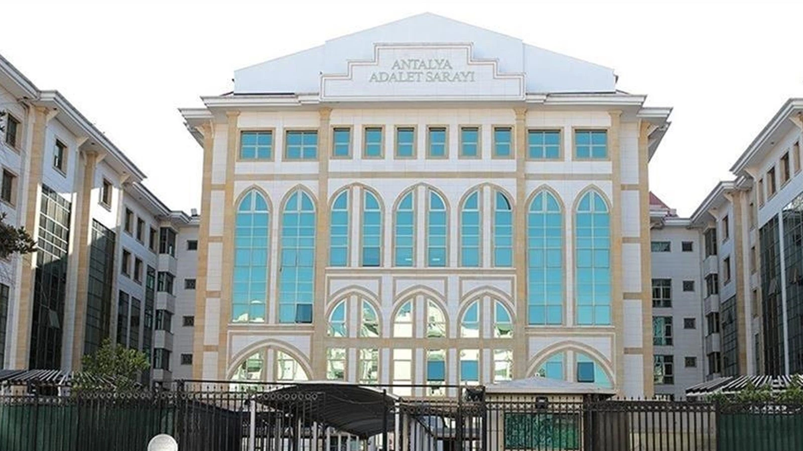 Antalya Büyükşehir Belediyesine yönelik soruşturmada 2 kişi tutuklandı
