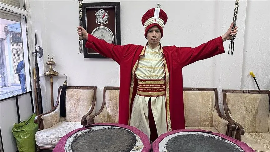 Genç Mehmet, sosyal medyada viral olan mehter performansını dizi setine taşıdı