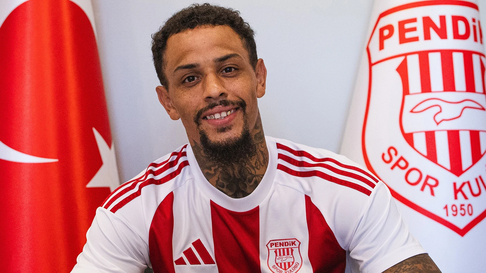 Pendikspor, İngiliz golcü Jonson Clarke Harris'i transfer etti