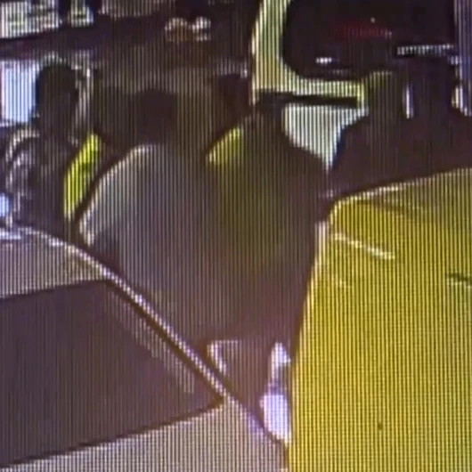 Bursa'da Bir Şahıs İhbara Gelen Polise Kafa Attı: O Anlar Kameraya Yansıdı