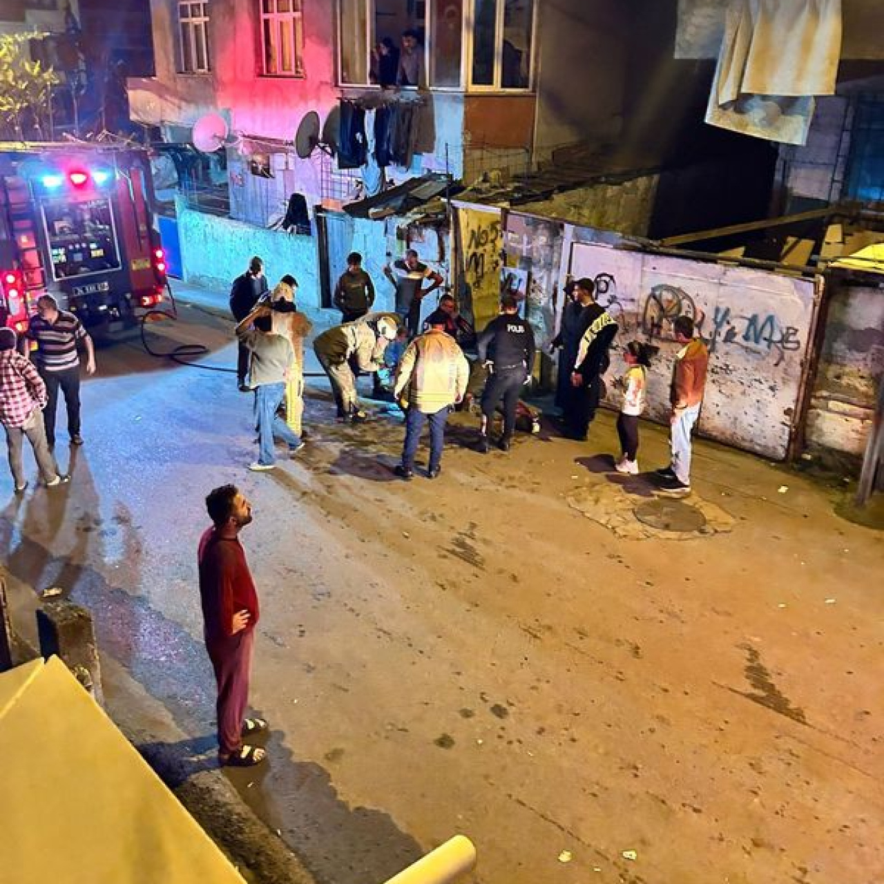 İstanbul'da yangın: 3 çocuk öldü! 1'inin durumu ağır!