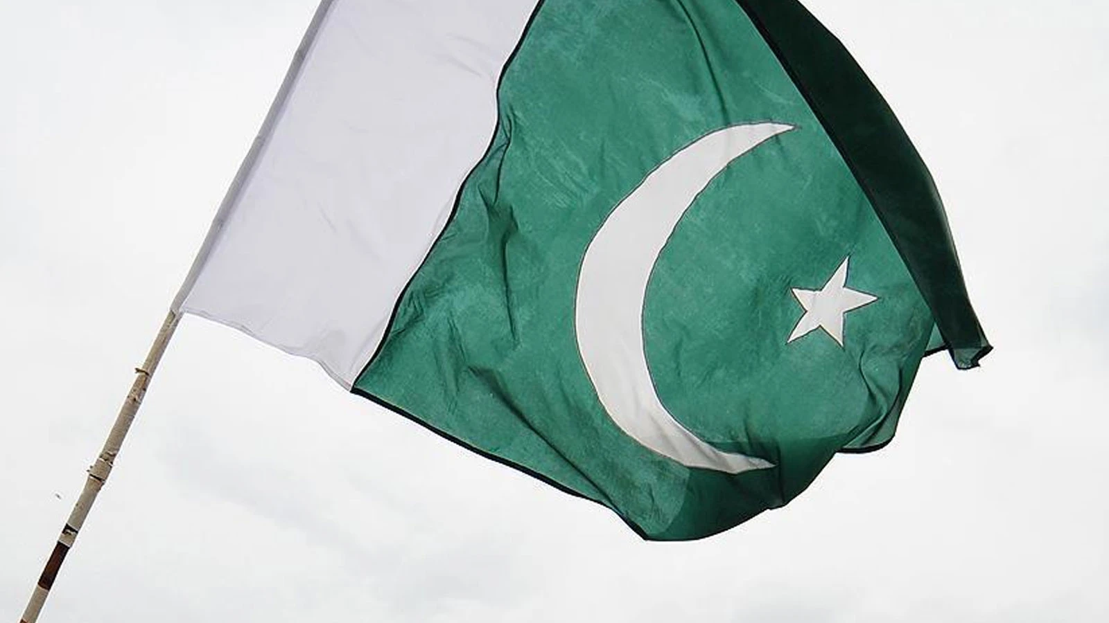 Pakistan'da bombalı saldırı faciası: 2 ölü, 11 yaralı