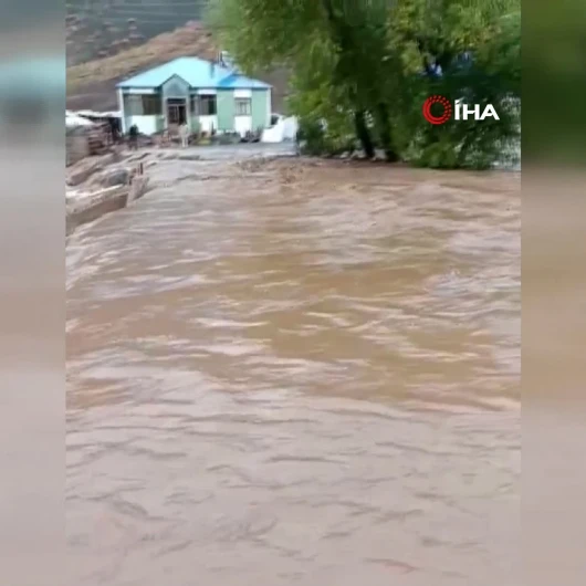 Erzurum'da 1991 Rakımlı Mahallede Sel: Köylüler Seferber Oldu