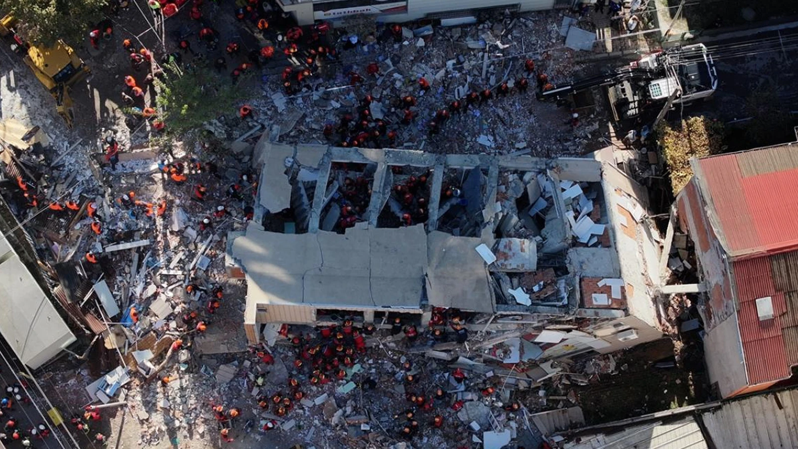 Gebze'de 7 katlı bina neden çöktü? Bakanlıktan flaş açıklama